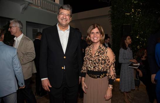 INICIA presenta libro de colección sobre la “Casa de los Vitrales”