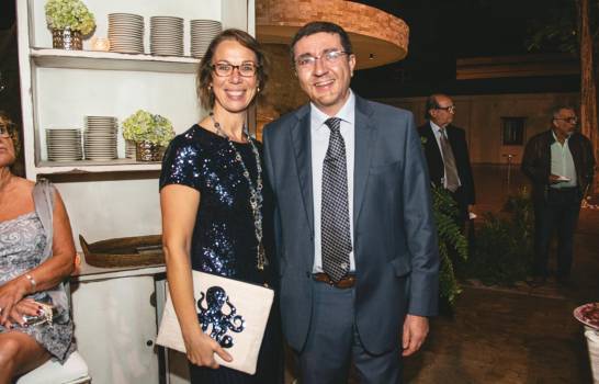 INICIA presenta libro de colección sobre la “Casa de los Vitrales”